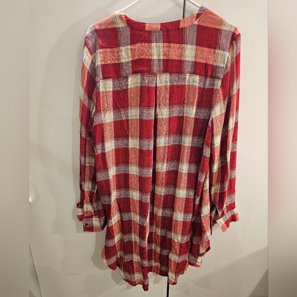 Akemi & Kin Womans Large Red Pattern Long Button Down Shirt - Picture 3 of 5